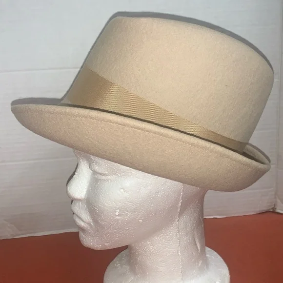 Pasadena | Accessories | Vintage Genuine Pasadena Cream Wool  display picture 2